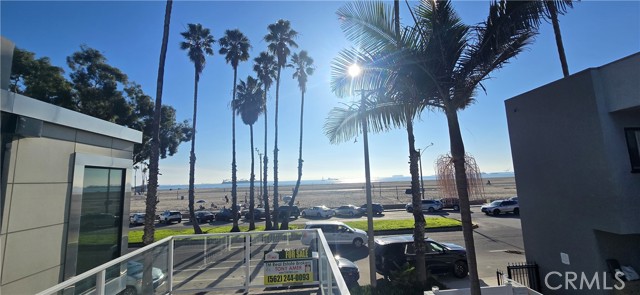 Detail Gallery Image 2 of 34 For 5331 E Ocean Bld, Long Beach,  CA 90803 - 4 Beds | 3 Baths