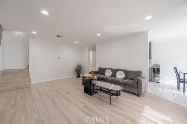 Detail Gallery Image 2 of 54 For 121 Sinclair Ave #207,  Glendale,  CA 91206 - 2 Beds | 2 Baths