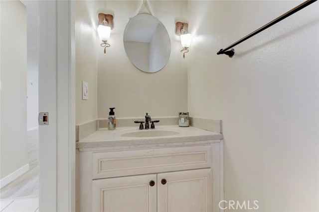 Detail Gallery Image 13 of 33 For 635 E Angeleno #D,  Burbank,  CA 91501 - 2 Beds | 2/1 Baths