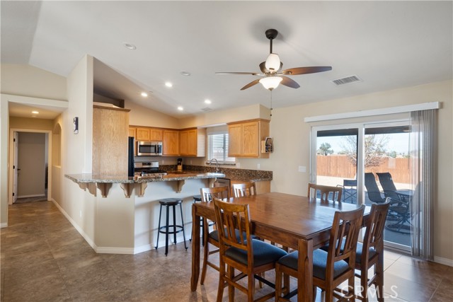 Detail Gallery Image 11 of 33 For 18798 Mojave, Hesperia,  CA 92345 - 3 Beds | 2 Baths