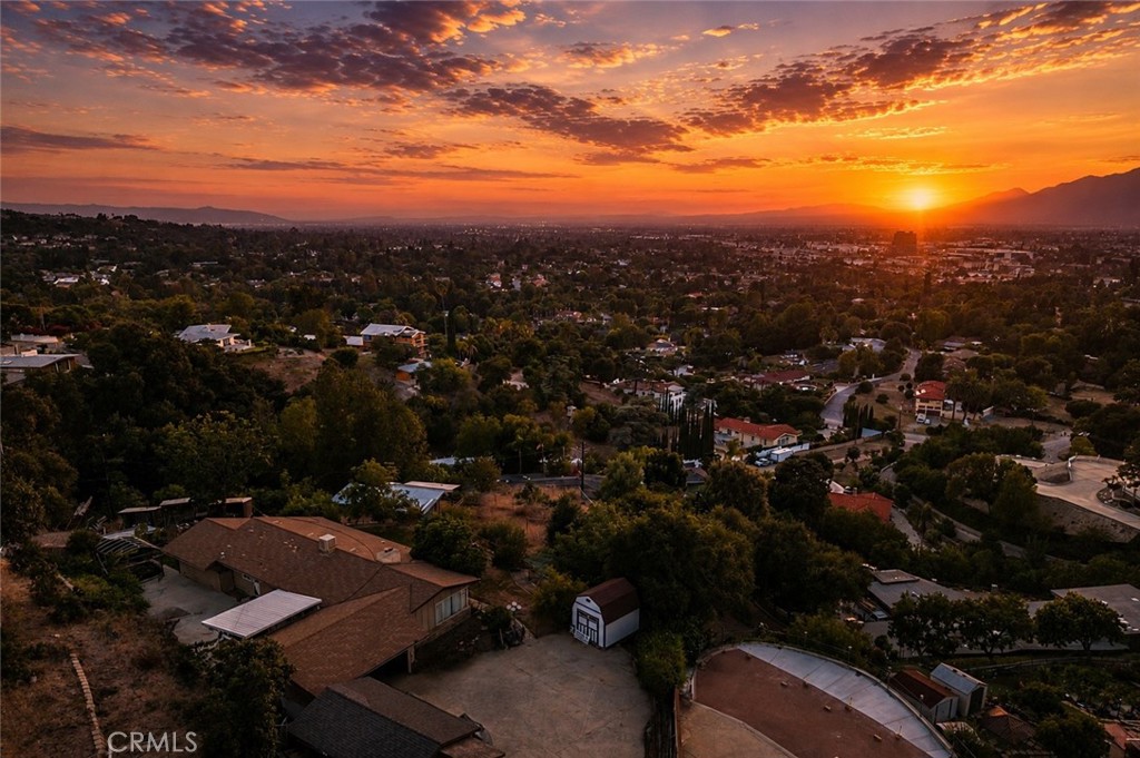 https://media.crmls.org/medias/4a45fea8-211f-400b-bfff-4e16f436409f.jpg?preset=X-Large