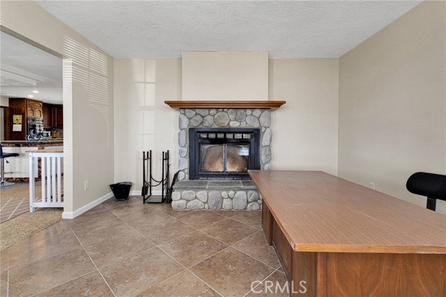 25733 Roundup Way, Apple Valley CA: https://media.crmls.org/medias/4a478cd5-b7d5-4658-ad2c-35c184a5637a.jpg