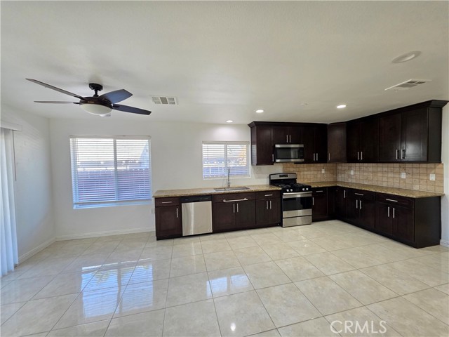 355 S Inez, Hemet CA: https://media.crmls.org/medias/4a478f0f-6685-4fb7-96b8-fa9b622c826a.jpg