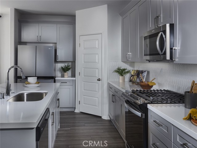 Detail Gallery Image 3 of 20 For 35203 Lopez Ln, Beaumont,  CA 92223 - 4 Beds | 2/1 Baths