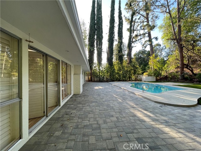 24041 Mariano Street, Woodland Hills CA: https://media.crmls.org/medias/4a48da46-eab9-4bca-a2e3-5700f889f47e.jpg