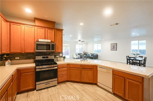 Detail Gallery Image 9 of 30 For 7411 Louise, Winton,  CA 95388 - 3 Beds | 2/1 Baths