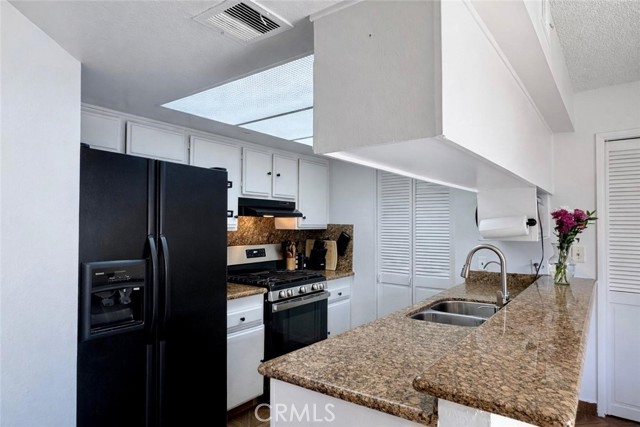Detail Gallery Image 9 of 26 For 9053 Willis, Panorama City,  CA 91402 - 2 Beds | 2 Baths