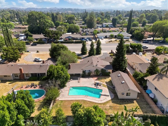 Detail Gallery Image 4 of 38 For 22511 Victory Bld, West Hills,  CA 91307 - 3 Beds | 3 Baths