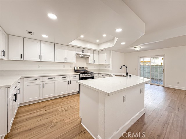 Detail Gallery Image 10 of 34 For 206 Camino Cortina, Camarillo,  CA 93010 - 3 Beds | 3 Baths