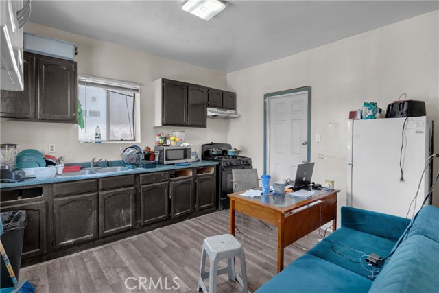 229 W 82nd Street, Los Angeles CA: https://media.crmls.org/medias/4a4c6bc5-0e17-44dd-bdc5-d0c725b12628.jpg