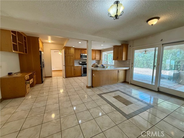 Detail Gallery Image 10 of 28 For 6618 Smoke Tree Ave, Oak Park,  CA 91377 - 4 Beds | 3 Baths