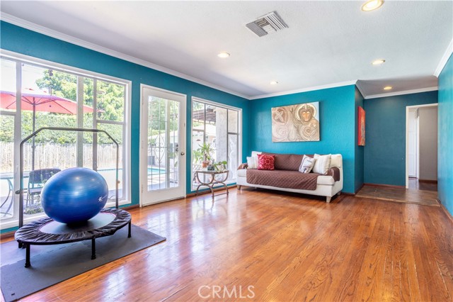 Detail Gallery Image 12 of 35 For 17101 Gault, Lake Balboa,  CA 91406 - 3 Beds | 2 Baths