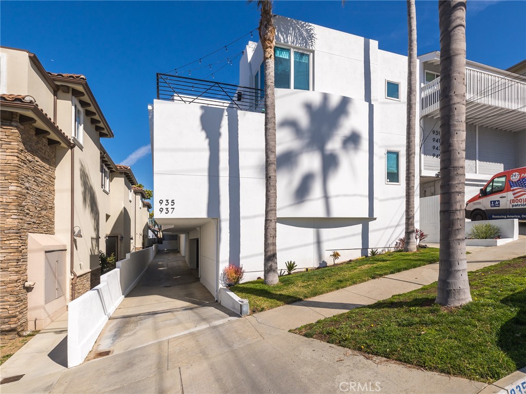 935 1st Street B, Hermosa Beach, CA 90254
