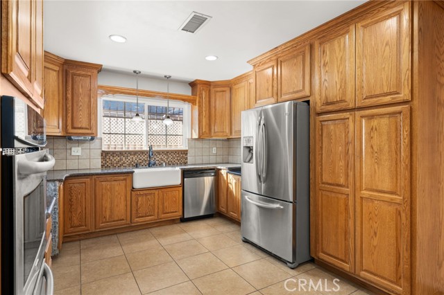 Detail Gallery Image 12 of 39 For 9647 Kempster Ave, Fontana,  CA 92335 - 3 Beds | 2 Baths