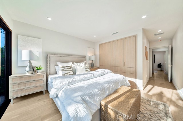 2605 N Poinsettia Avenue, Manhattan Beach CA: https://media.crmls.org/medias/4a50607e-bfca-4a05-afdb-3d2f3b2cad13.jpg