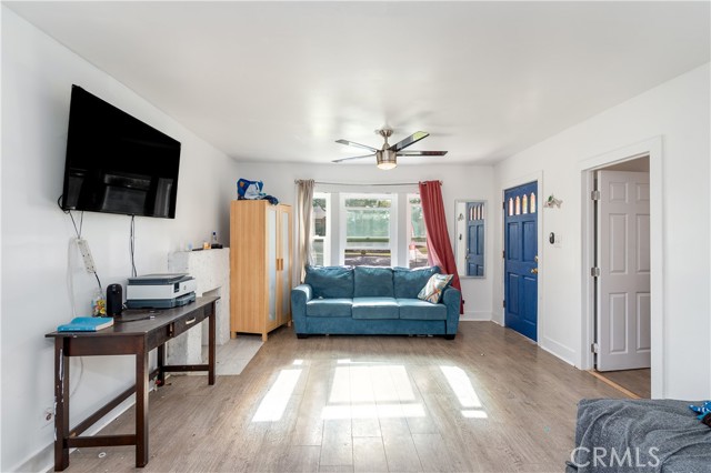 Detail Gallery Image 10 of 17 For 3367 Holding, Riverside,  CA 92501 - 2 Beds | 2 Baths