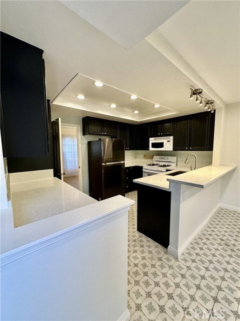 Detail Gallery Image 9 of 26 For 19 Dartmouth, Irvine,  CA 92612 - 2 Beds | 2/1 Baths