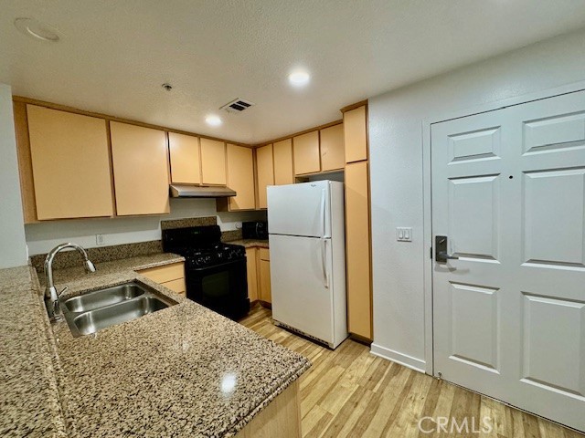 Detail Gallery Image 8 of 20 For 160 S Hudson Ave #202,  Pasadena,  CA 91101 - 2 Beds | 2 Baths