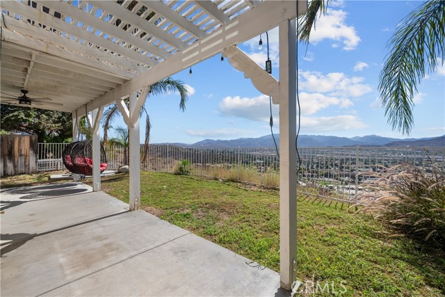 Detail Gallery Image 30 of 33 For 18554 Olympian Ct., Canyon Country,  CA 91351 - 5 Beds | 2/1 Baths