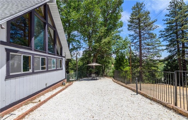 29148 Lyon Drive, Cedar Glen CA: https://media.crmls.org/medias/4a53ac84-1f90-444f-b8a6-f9603ab2ca84.jpg