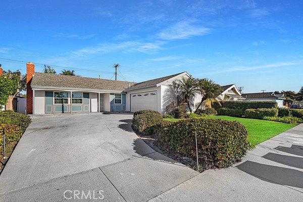 8221 Friesland Dr, Huntington Beach, CA 92647