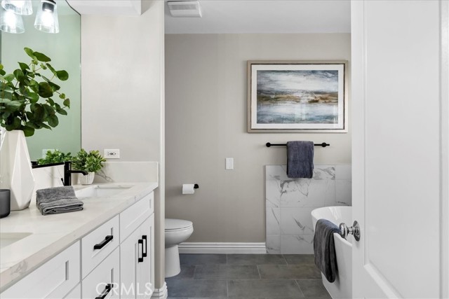 2403 Vanderbilt Lane, Redondo Beach, California 90278, 3 Bedrooms Bedrooms, ,2 BathroomsBathrooms,Residential,Sold,Vanderbilt,SB21246189