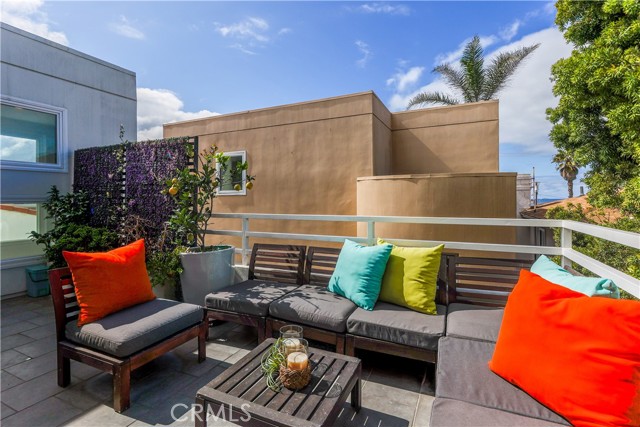 Another view of the deck