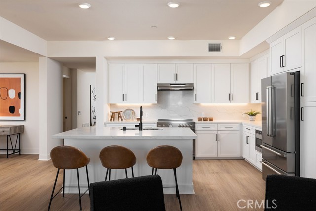 414 Main, Huntington Beach CA: https://media.crmls.org/medias/4a579be5-cbf9-46cd-ae30-6d51e5380176.jpg
