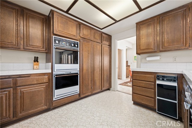 21 Beachcomber Drive, Corona del Mar CA: https://media.crmls.org/medias/4a588f4b-eede-4973-a763-ddfbcb1d16fb.jpg