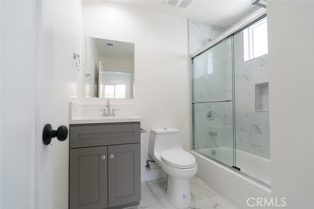 Detail Gallery Image 28 of 39 For 443 1/2 N Harvard Bld, Los Angeles,  CA 90004 - 4 Beds | 4 Baths