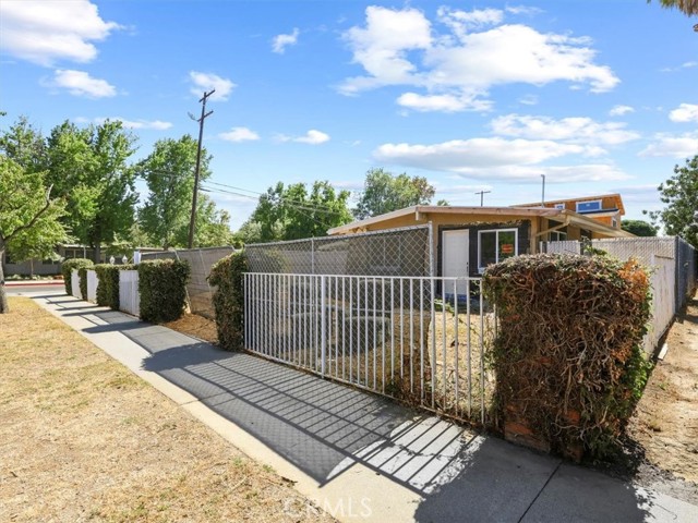 Detail Gallery Image 22 of 23 For 8501 Enfield Avenue, Northridge,  CA 90011 - 4 Beds | 2 Baths