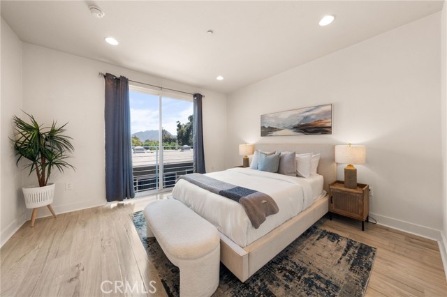 Detail Gallery Image 1 of 19 For 11115 Acama St #305,  Studio City,  CA 91602 - 3 Beds | 2/1 Baths