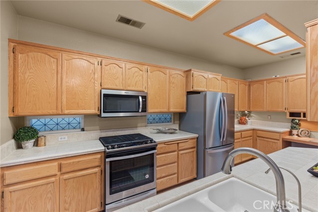 Detail Gallery Image 10 of 37 For 3043 Ceanothus Ave, Chico,  CA 95973 - 4 Beds | 2/1 Baths