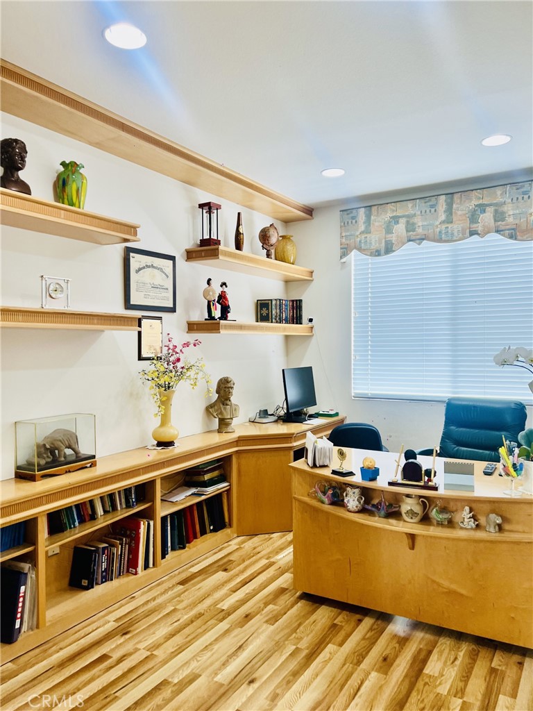 MLS #OC25225093 image #22