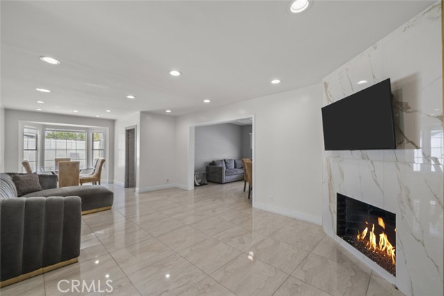 Detail Gallery Image 9 of 41 For 12628 Stagg St, North Hollywood,  CA 91605 - 4 Beds | 2 Baths