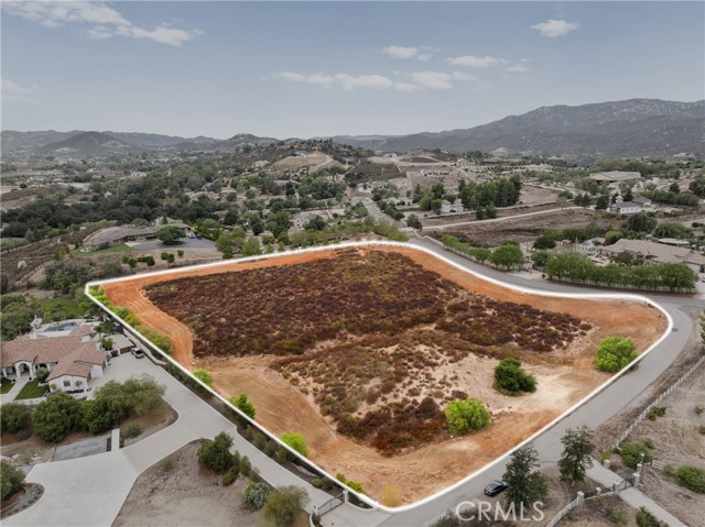 20405 Kyle Court, Murrieta CA: https://media.crmls.org/medias/4a5b9946-6cda-48e7-85ad-cb20f8de2d16.jpg