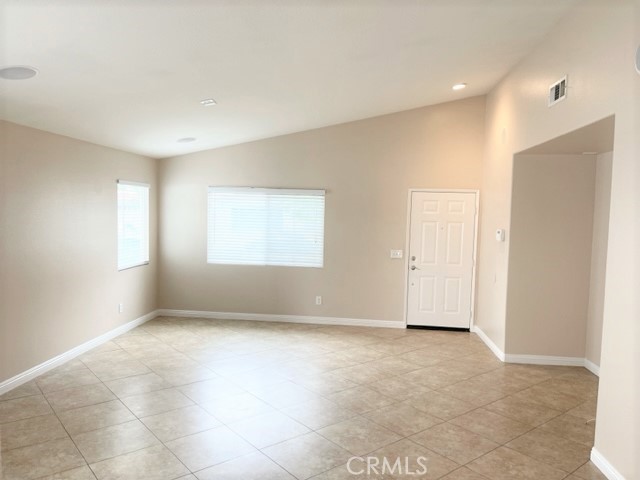 Detail Gallery Image 7 of 63 For 5220 Holstein Way, Jurupa Valley,  CA 92509 - 3 Beds | 2 Baths