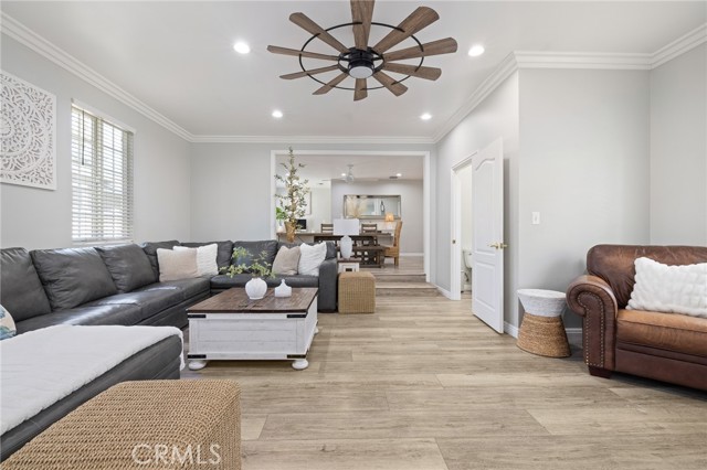 7027 Shoshone Avenue, Van Nuys CA: https://media.crmls.org/medias/4a5da199-904a-4ec8-be75-8e230ec60a62.jpg