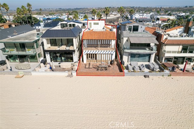Detail Gallery Image 3 of 40 For 6804 W Oceanfront, Newport Beach,  CA 92663 - 4 Beds | 4/1 Baths