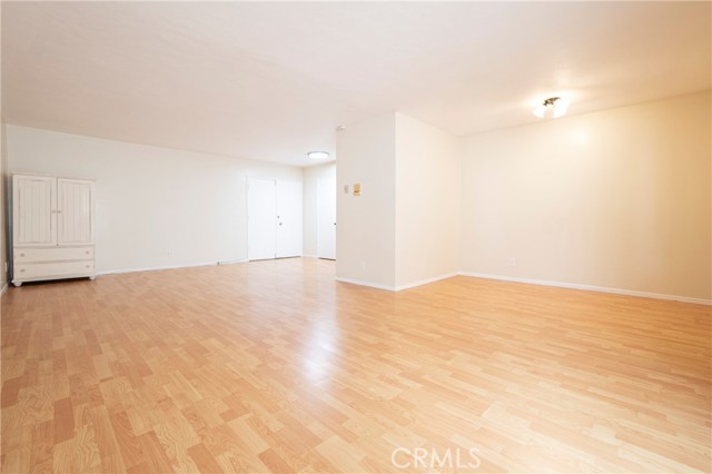 5651 Sumner Way, 307 photo 8