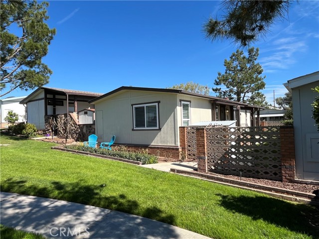 Detail Gallery Image 3 of 16 For 751 Village Lake, Brea,  CA 92821 - 1 Beds | 1 Baths