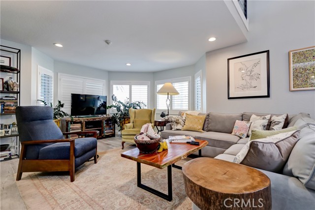 Detail Gallery Image 12 of 30 For 425 S Catalina #2,  Redondo Beach,  CA 90277 - 3 Beds | 3 Baths