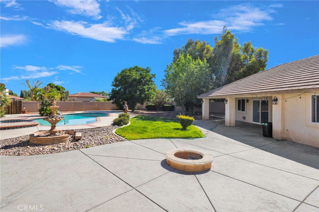 https://media.crmls.org/medias/4a5f4124-a7cc-4b6d-91dc-64e98d13958a.jpg?preset=X-Large