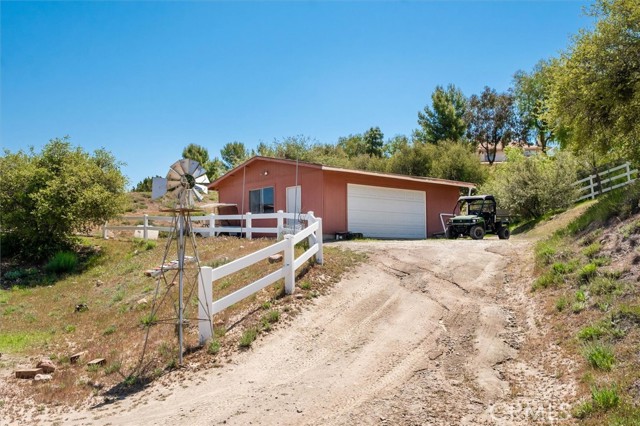 13700 Summit Knoll Road, Agua Dulce CA: https://media.crmls.org/medias/4a5ffe33-8e40-46c9-aa1d-c1a6d4a91944.jpg