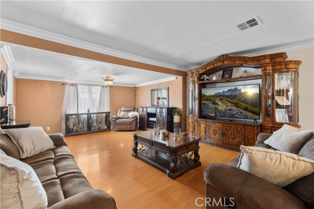 350 S Willow AVe, Rialto CA: https://media.crmls.org/medias/4a6090c4-6e6a-4985-99c5-b320ac818a1b.jpg