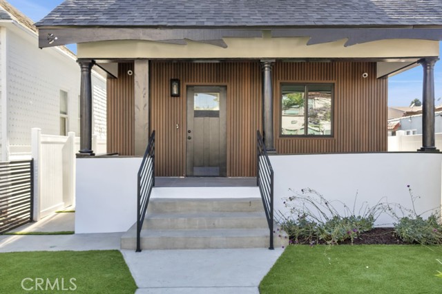 629 Olive Avenue, Long Beach CA: https://media.crmls.org/medias/4a60ff86-e953-4d4b-be2f-4503e82bb532.jpg