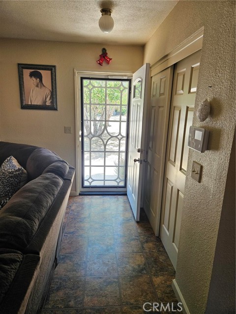 Detail Gallery Image 3 of 24 For 2883 Encina Ave, Mojave,  CA 93501 - 3 Beds | 2 Baths