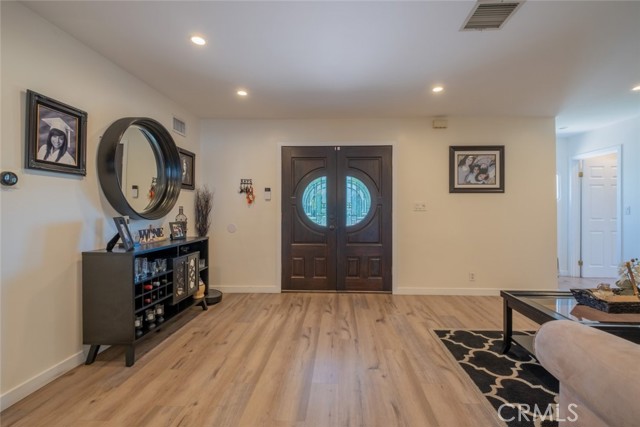 Detail Gallery Image 4 of 35 For 16732 Lassen St, Northridge,  CA 91343 - 3 Beds | 3 Baths
