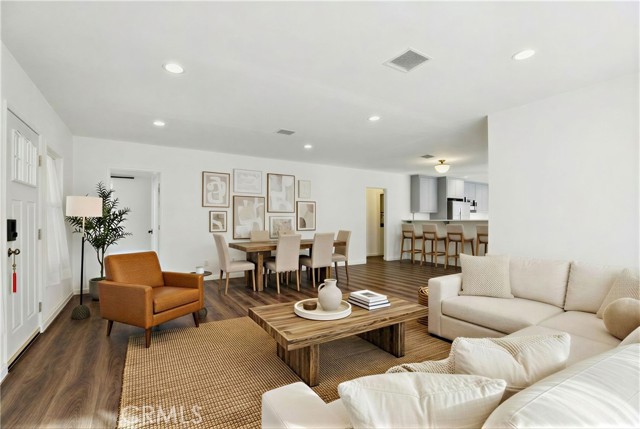 Detail Gallery Image 2 of 38 For 202 Mira Mar, Long Beach,  CA 90803 - 4 Beds | 4 Baths