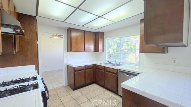 Detail Gallery Image 6 of 25 For 2731 S Cucamonga Ave, Ontario,  CA 91761 - 4 Beds | 2/1 Baths